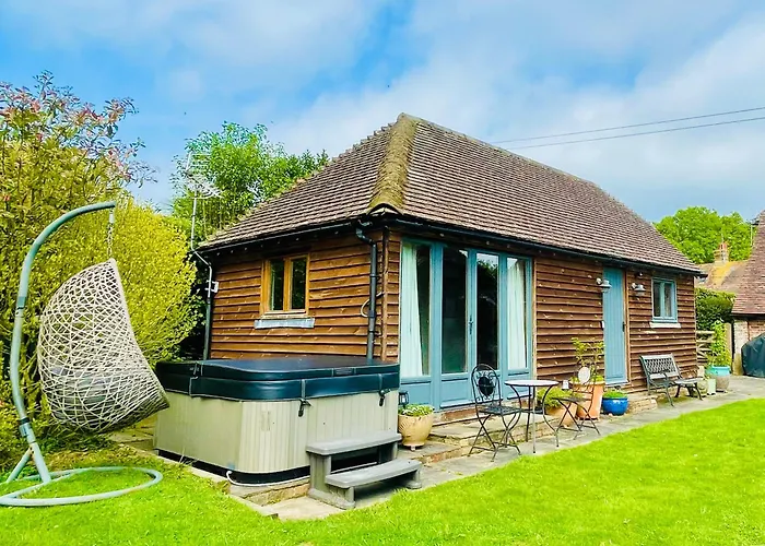 The Barn Cottage With Hot Tub Overlooking The Lake